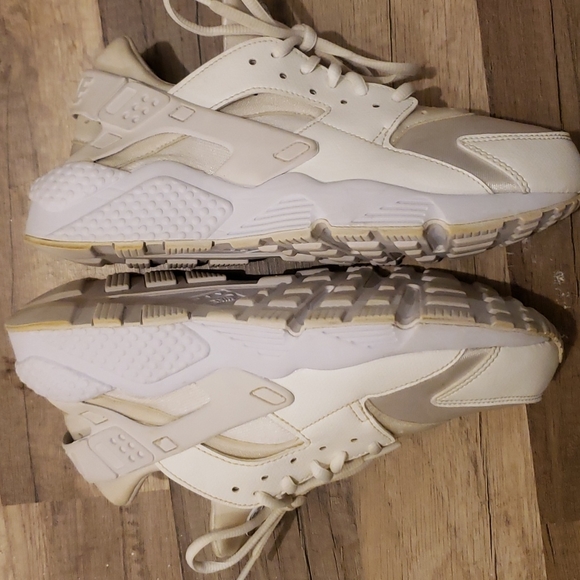 NIKE WOMENS HUARACHE RUN 634835-108 WHITE ON WHITE - Picture 7 of 8